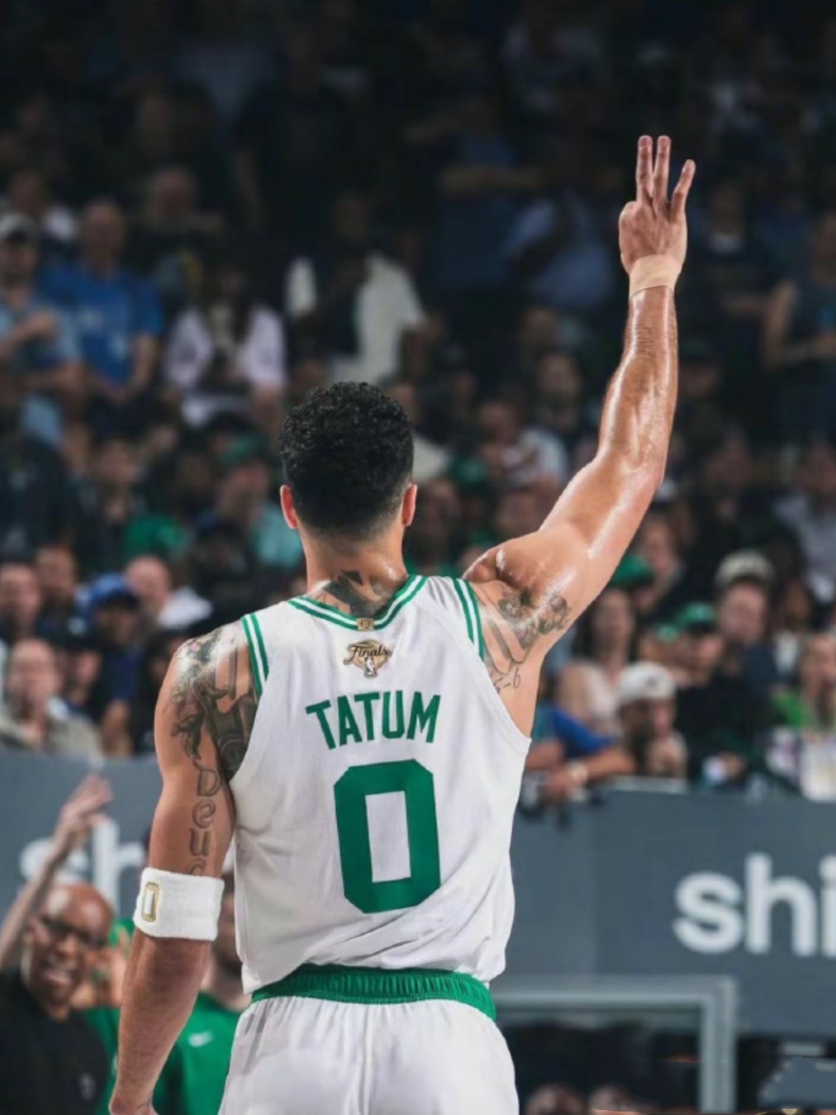 波士顿凯尔特人迎中超关键赛；今夜主帅复盘；媒体盛赞；资深球员宣示担当的简单介绍