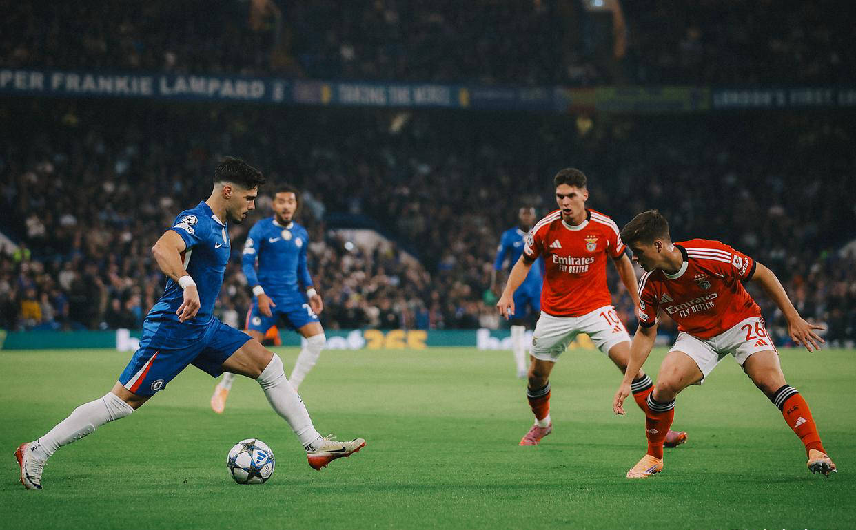 转折点切尔西复出首秀，欧冠冲刺阶段攻防权衡，引发热议，轮换策略成焦点的简单介绍