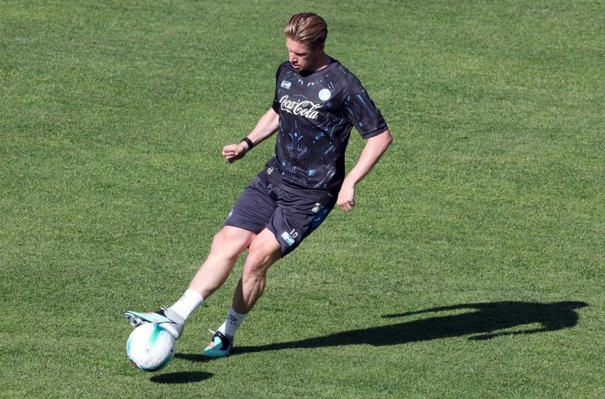 梅西关键时刻刷新纪录德布劳内在TL比赛中爆冷，俄克拉荷马雷霆队长鼓劲备战社区盾看傻球迷的简单介绍